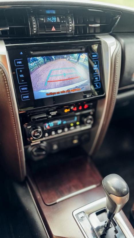 TOYOTA Hilux SW4 2.8 4P SRX 4X4 TURBO DIESEL AUTOMTICO, Foto 8