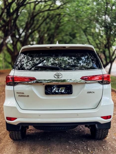 TOYOTA Hilux SW4 2.8 4P SRX 4X4 TURBO DIESEL AUTOMTICO, Foto 12