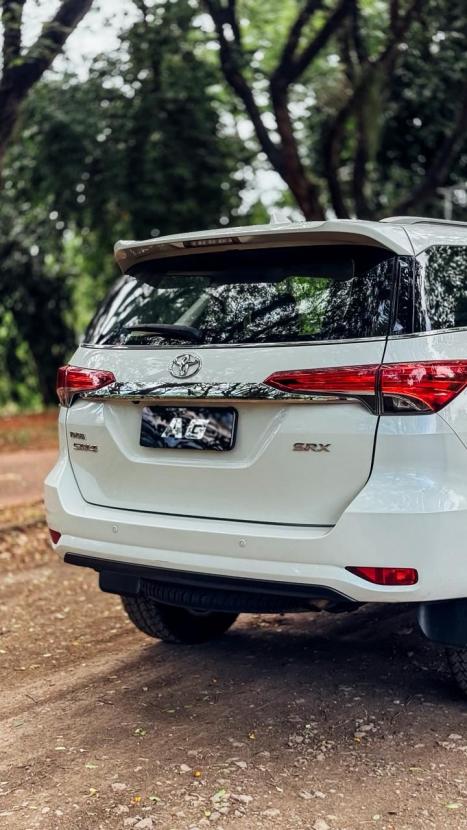 TOYOTA Hilux SW4 2.8 4P SRX 4X4 TURBO DIESEL AUTOMTICO, Foto 14