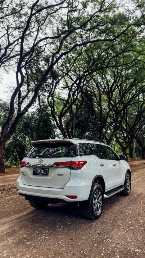 TOYOTA Hilux SW4 2.8 4P SRX 4X4 TURBO DIESEL AUTOMTICO, Foto 16