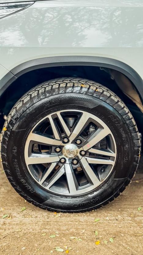 TOYOTA Hilux SW4 2.8 4P SRX 4X4 TURBO DIESEL AUTOMTICO, Foto 17