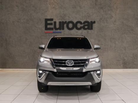 TOYOTA Hilux SW4 2.8 4P SRX 4X4 TURBO DIESEL AUTOMTICO, Foto 2