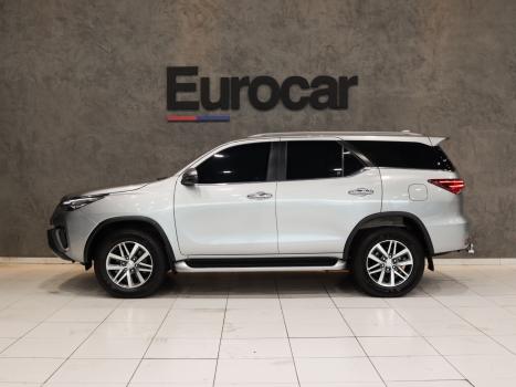 TOYOTA Hilux SW4 2.8 4P SRX 4X4 TURBO DIESEL AUTOMTICO, Foto 3