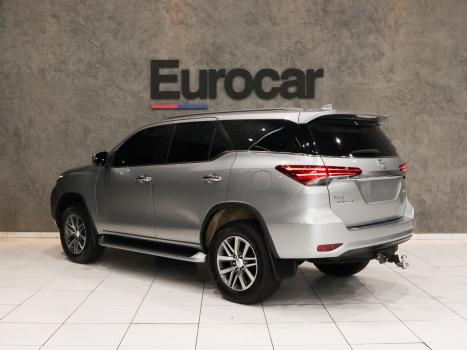 TOYOTA Hilux SW4 2.8 4P SRX 4X4 TURBO DIESEL AUTOMTICO, Foto 4