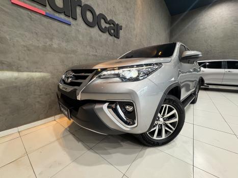 TOYOTA Hilux SW4 2.8 4P SRX 4X4 TURBO DIESEL AUTOMTICO, Foto 8