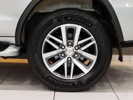 TOYOTA Hilux SW4 2.8 4P SRX 4X4 TURBO DIESEL AUTOMTICO, Foto 9