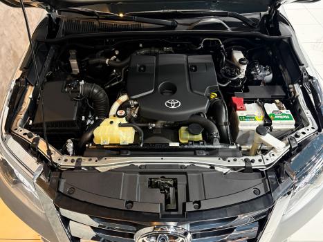 TOYOTA Hilux SW4 2.8 4P SRX 4X4 TURBO DIESEL AUTOMTICO, Foto 10