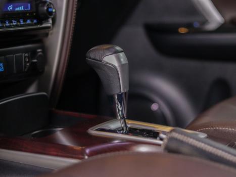 TOYOTA Hilux SW4 2.8 4P SRX 4X4 TURBO DIESEL AUTOMTICO, Foto 15