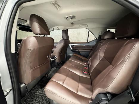 TOYOTA Hilux SW4 2.8 4P SRX 4X4 TURBO DIESEL AUTOMTICO, Foto 18