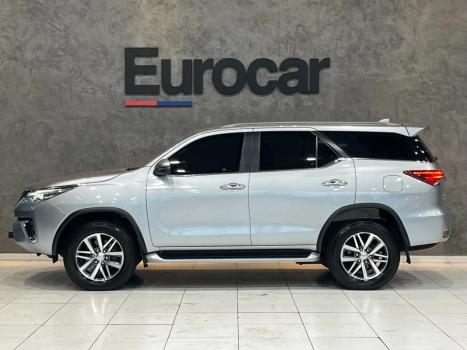 TOYOTA Hilux SW4 2.8 16V 4P SRX 4X4 7 LUGARES TURBO DIESEL AUTOMTICO, Foto 5