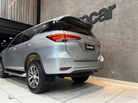 TOYOTA Hilux SW4 2.8 16V 4P SRX 4X4 7 LUGARES TURBO DIESEL AUTOMTICO, Foto 7