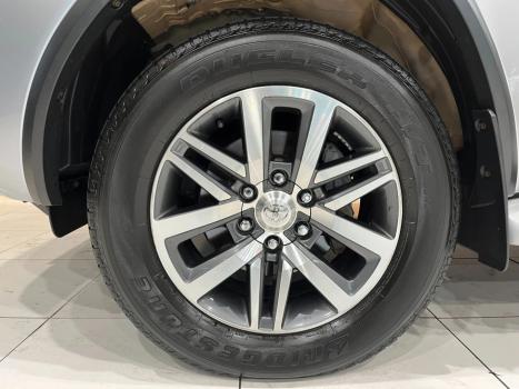 TOYOTA Hilux SW4 2.8 16V 4P SRX 4X4 7 LUGARES TURBO DIESEL AUTOMTICO, Foto 8