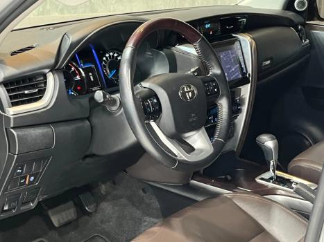 TOYOTA Hilux SW4 2.8 16V 4P SRX 4X4 7 LUGARES TURBO DIESEL AUTOMTICO, Foto 10