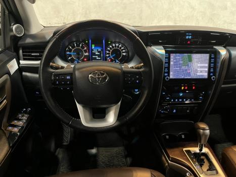 TOYOTA Hilux SW4 2.8 16V 4P SRX 4X4 7 LUGARES TURBO DIESEL AUTOMTICO, Foto 13