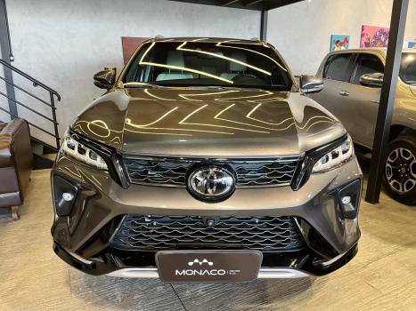 TOYOTA Hilux SW4 2.8 4P SRX 4X4 DIAMOND 7 LUGARES TURBO DIESEL AUTOM�TICO, Foto 1