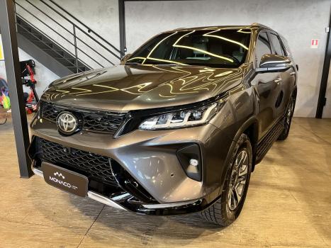 TOYOTA Hilux SW4 2.8 4P SRX 4X4 DIAMOND 7 LUGARES TURBO DIESEL AUTOM�TICO, Foto 2