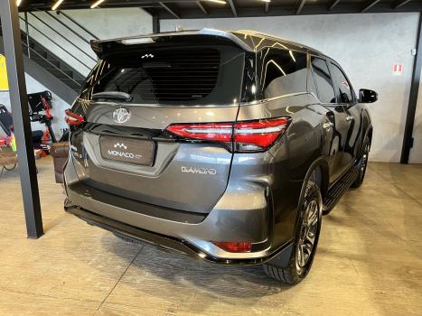 TOYOTA Hilux SW4 2.8 4P SRX 4X4 DIAMOND 7 LUGARES TURBO DIESEL AUTOM�TICO, Foto 3