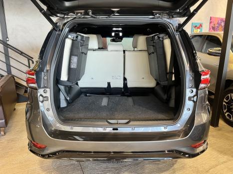 TOYOTA Hilux SW4 2.8 4P SRX 4X4 DIAMOND 7 LUGARES TURBO DIESEL AUTOM�TICO, Foto 5