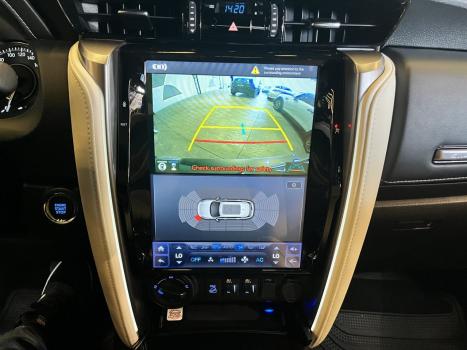 TOYOTA Hilux SW4 2.8 4P SRX 4X4 DIAMOND 7 LUGARES TURBO DIESEL AUTOM�TICO, Foto 8