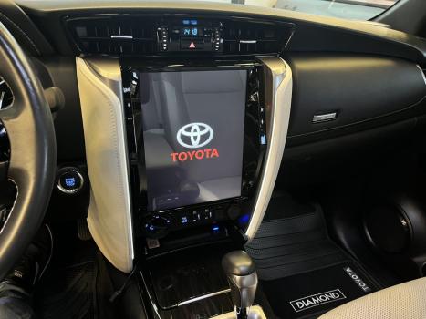 TOYOTA Hilux SW4 2.8 4P SRX 4X4 DIAMOND 7 LUGARES TURBO DIESEL AUTOM�TICO, Foto 11