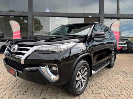 TOYOTA Hilux SW4 2.8 16V 4P SRX 4X4 7 LUGARES TURBO DIESEL AUTOM�TICO, Foto 2