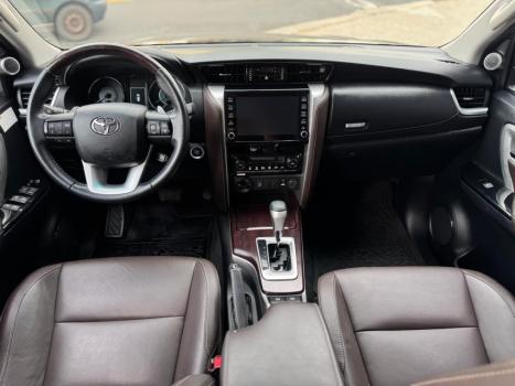 TOYOTA Hilux SW4 2.8 16V 4P SRX 4X4 7 LUGARES TURBO DIESEL AUTOM�TICO, Foto 7