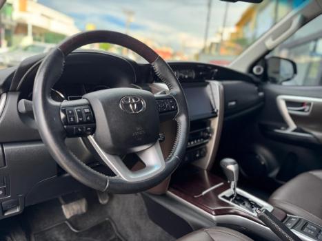 TOYOTA Hilux SW4 2.8 16V 4P SRX 4X4 7 LUGARES TURBO DIESEL AUTOM�TICO, Foto 8