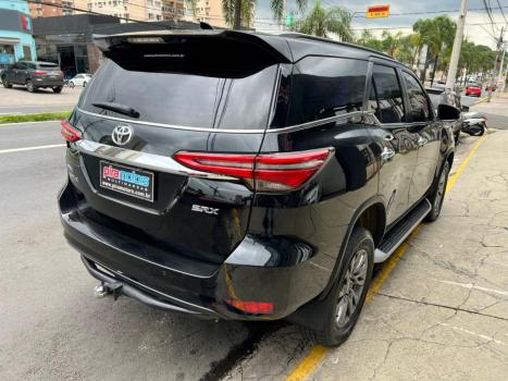 TOYOTA Hilux SW4 2.8 4P SRX 4X4 TURBO DIESEL AUTOM�TICO, Foto 7