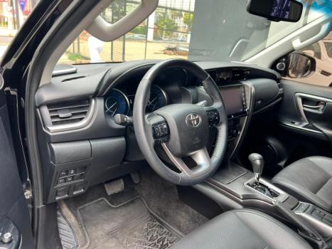 TOYOTA Hilux SW4 2.8 4P SRX 4X4 TURBO DIESEL AUTOM�TICO, Foto 8