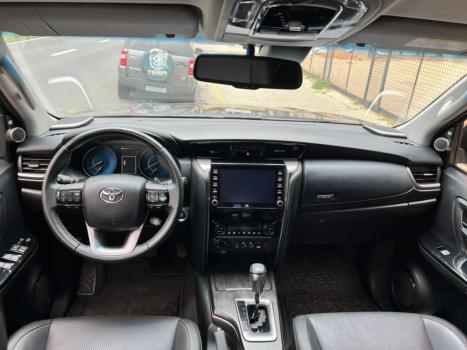 TOYOTA Hilux SW4 2.8 4P SRX 4X4 TURBO DIESEL AUTOM�TICO, Foto 9