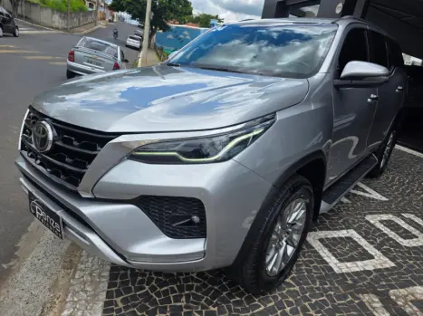 TOYOTA Hilux SW4 2.8 16V 4P SRX 4X4 7 LUGARES TURBO DIESEL AUTOM�TICO, Foto 2