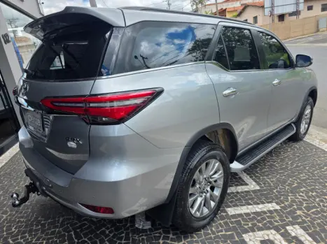 TOYOTA Hilux SW4 2.8 16V 4P SRX 4X4 7 LUGARES TURBO DIESEL AUTOM�TICO, Foto 3