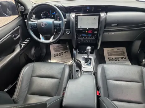 TOYOTA Hilux SW4 2.8 16V 4P SRX 4X4 7 LUGARES TURBO DIESEL AUTOM�TICO, Foto 6