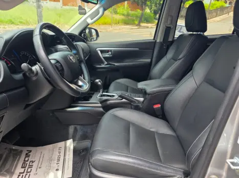 TOYOTA Hilux SW4 2.8 16V 4P SRX 4X4 7 LUGARES TURBO DIESEL AUTOM�TICO, Foto 7