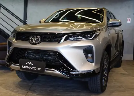 TOYOTA Hilux SW4 2.8 16V 4P SRX PLATINUM 4X4 7 LUGARES TURBO DIESEL AUTOM�TICO, Foto 2