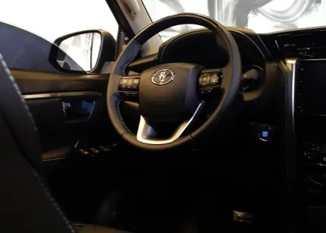 TOYOTA Hilux SW4 2.8 16V 4P SRX PLATINUM 4X4 7 LUGARES TURBO DIESEL AUTOM�TICO, Foto 6