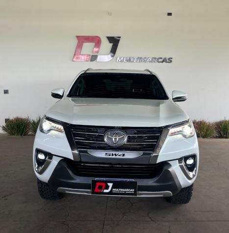 TOYOTA Hilux SW4 2.8 16V 4P SRX 4X4 7 LUGARES TURBO DIESEL AUTOM�TICO, Foto 2