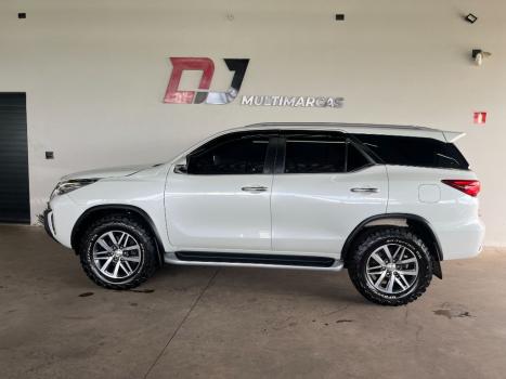 TOYOTA Hilux SW4 2.8 16V 4P SRX 4X4 7 LUGARES TURBO DIESEL AUTOM�TICO, Foto 3