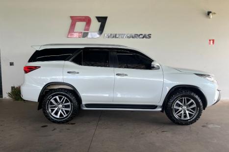 TOYOTA Hilux SW4 2.8 16V 4P SRX 4X4 7 LUGARES TURBO DIESEL AUTOM�TICO, Foto 4