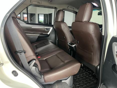 TOYOTA Hilux SW4 2.8 16V 4P SRX 4X4 7 LUGARES TURBO DIESEL AUTOM�TICO, Foto 8