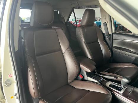 TOYOTA Hilux SW4 2.8 16V 4P SRX 4X4 7 LUGARES TURBO DIESEL AUTOM�TICO, Foto 9