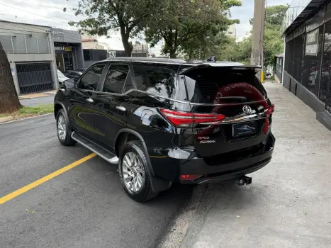 TOYOTA Hilux SW4 2.8 16V 4P SRX 4X4 7 LUGARES TURBO DIESEL AUTOM�TICO, Foto 7