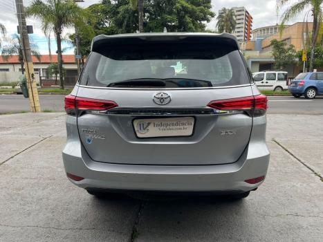 TOYOTA Hilux SW4 2.8 4P SRX 4X4 TURBO DIESEL AUTOM�TICO, Foto 19