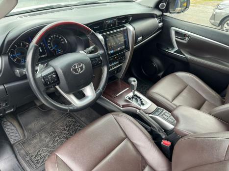 TOYOTA Hilux SW4 2.8 4P SRX 4X4 TURBO DIESEL AUTOM�TICO, Foto 21