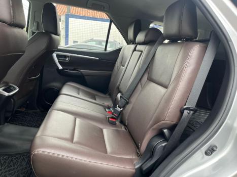 TOYOTA Hilux SW4 2.8 4P SRX 4X4 TURBO DIESEL AUTOM�TICO, Foto 25