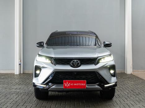 TOYOTA Hilux SW4 2.8 4P SRX 4X4 DIAMOND 7 LUGARES TURBO DIESEL AUTOM�TICO, Foto 2