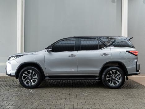 TOYOTA Hilux SW4 2.8 4P SRX 4X4 DIAMOND 7 LUGARES TURBO DIESEL AUTOM�TICO, Foto 4