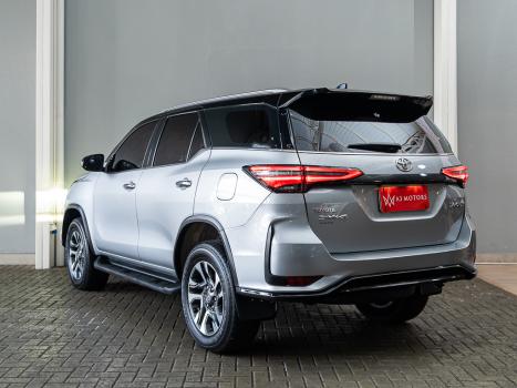 TOYOTA Hilux SW4 2.8 4P SRX 4X4 DIAMOND 7 LUGARES TURBO DIESEL AUTOM�TICO, Foto 5