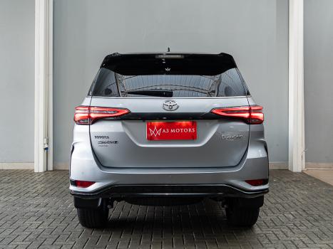 TOYOTA Hilux SW4 2.8 4P SRX 4X4 DIAMOND 7 LUGARES TURBO DIESEL AUTOM�TICO, Foto 6