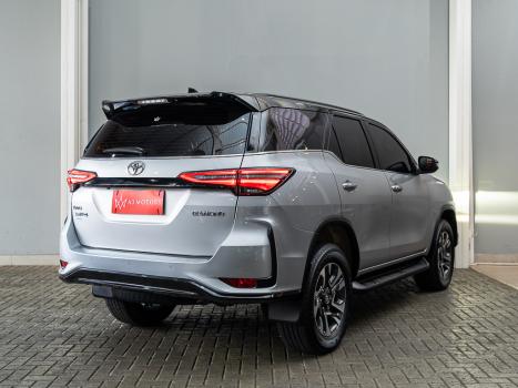 TOYOTA Hilux SW4 2.8 4P SRX 4X4 DIAMOND 7 LUGARES TURBO DIESEL AUTOM�TICO, Foto 7